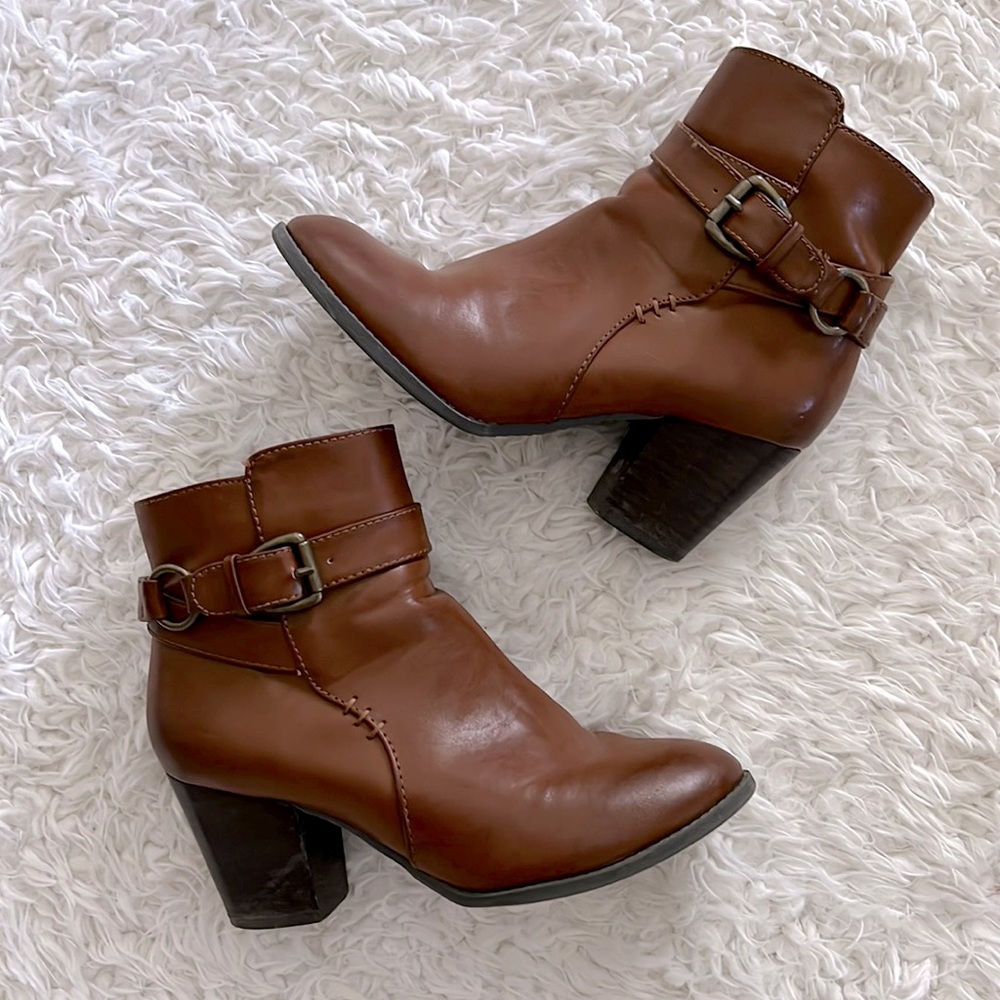 G.H. Bass & Co. Heeled Boots Faux Leather Brown Booties Western 7.5